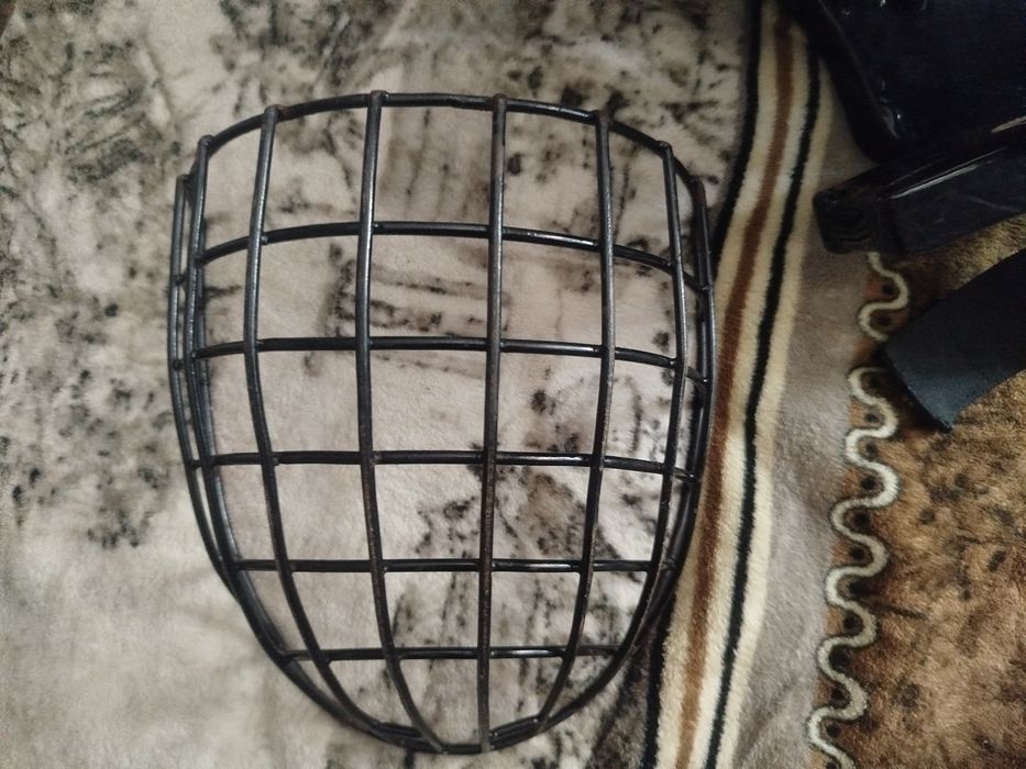 Шлем с забралом для единоборств