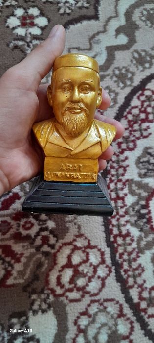 Статуя Абай кунанбаев