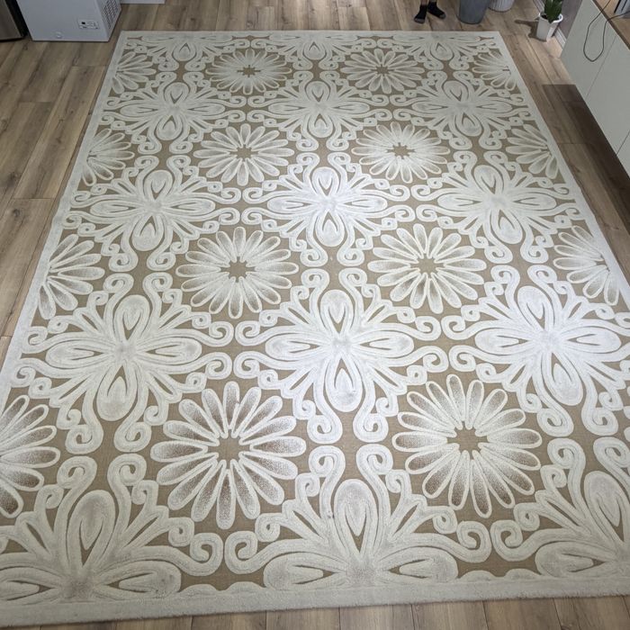 Ковер плотный, толстый в отличном состоянии. Размер 3*4