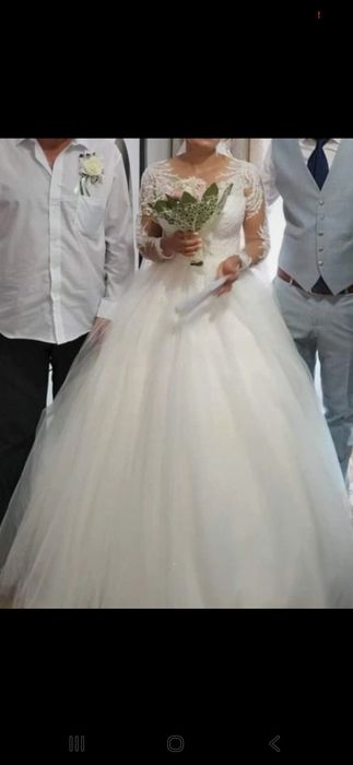 Rochie de mireasa superba stare excelenta