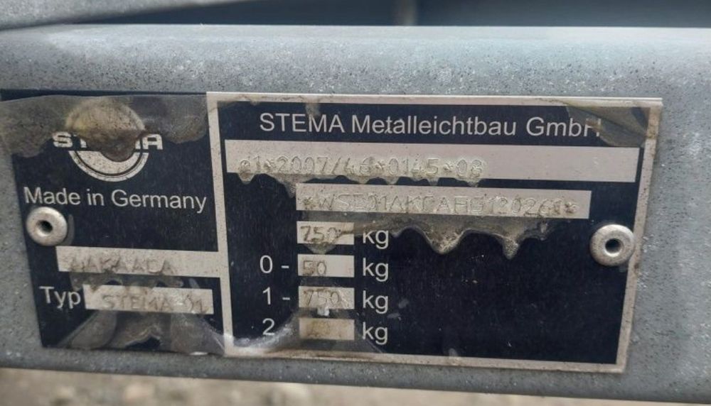 Vând remorcuta auto