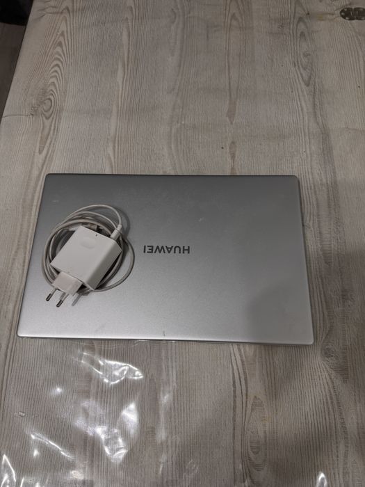 Huawei MateBook D15 в идеальном состоянии
