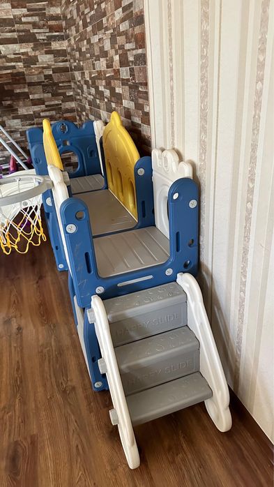 Продается детский городок с горкой и качелей