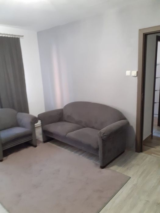 Închiriez apartament