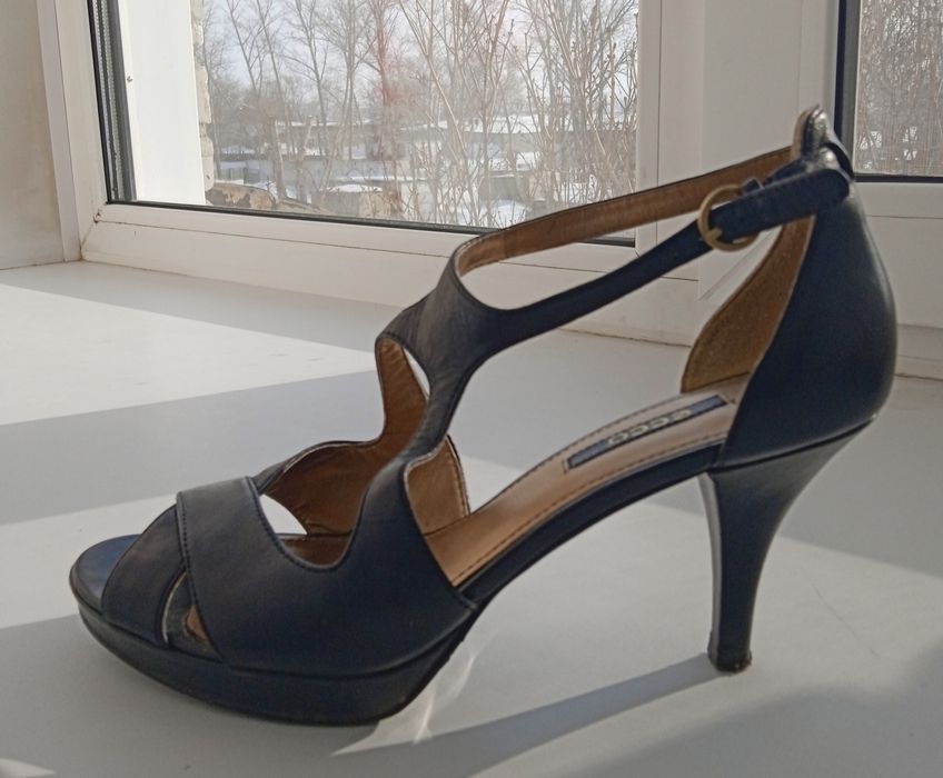 Босоножки женские