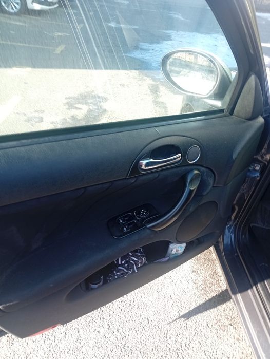 Vând Alfa Romeo 147