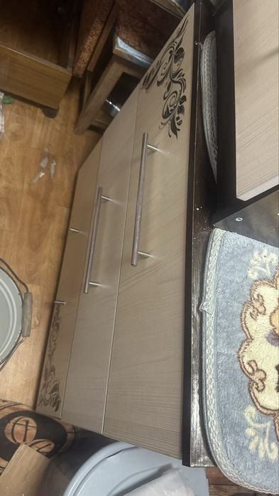 Продам комод с зерколом и 2 тумбочки