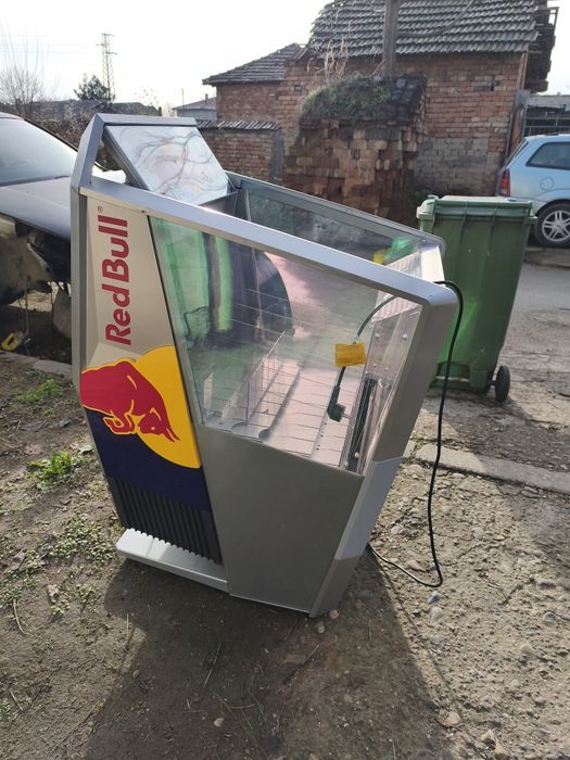 Хладилна витрина Редбул