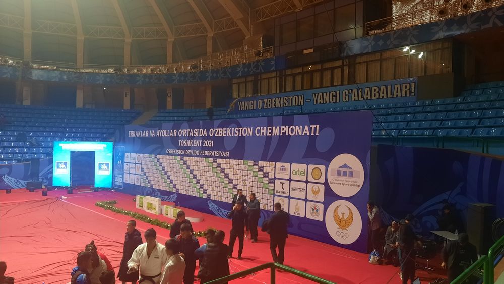 Наружная реклама ю,Экосолвентная печать баннер,оракал,сеточный оракал.