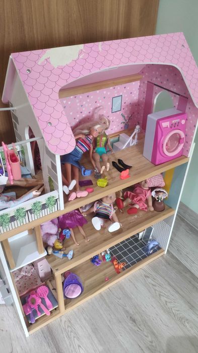 Дървена къща за кукли