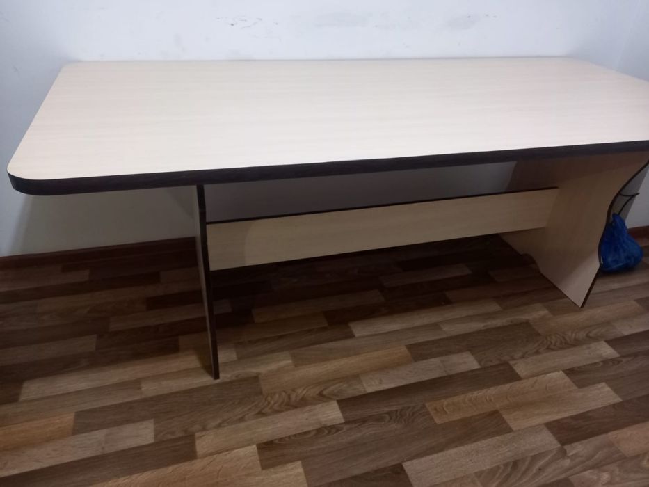 Продам стол 2метр
