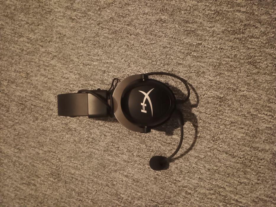Căști Hyperx cu microfon funcțional și detașabil