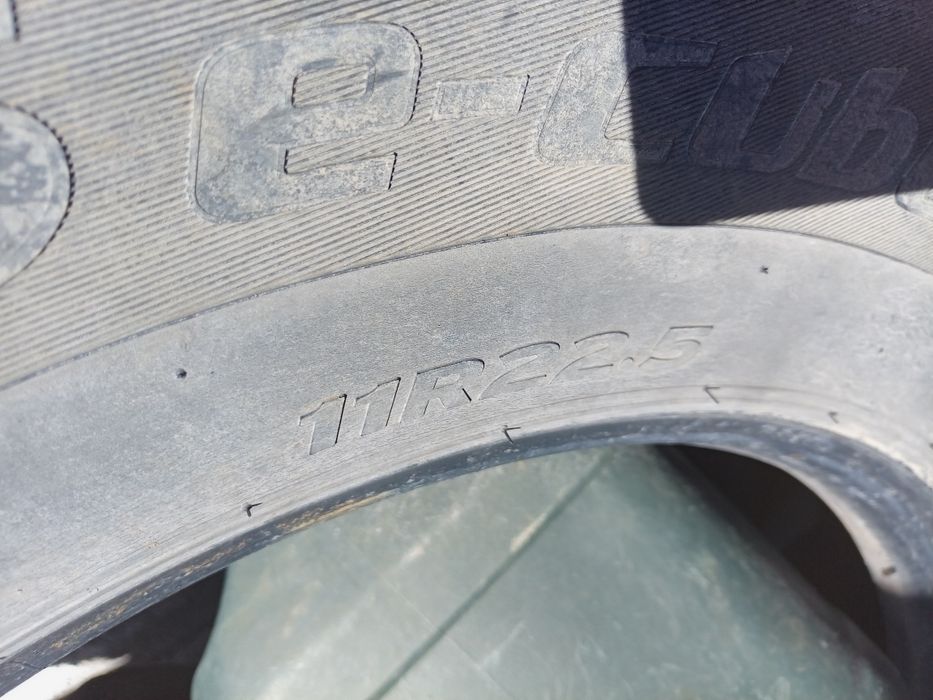 Резина на фуру.    11R 22.5
