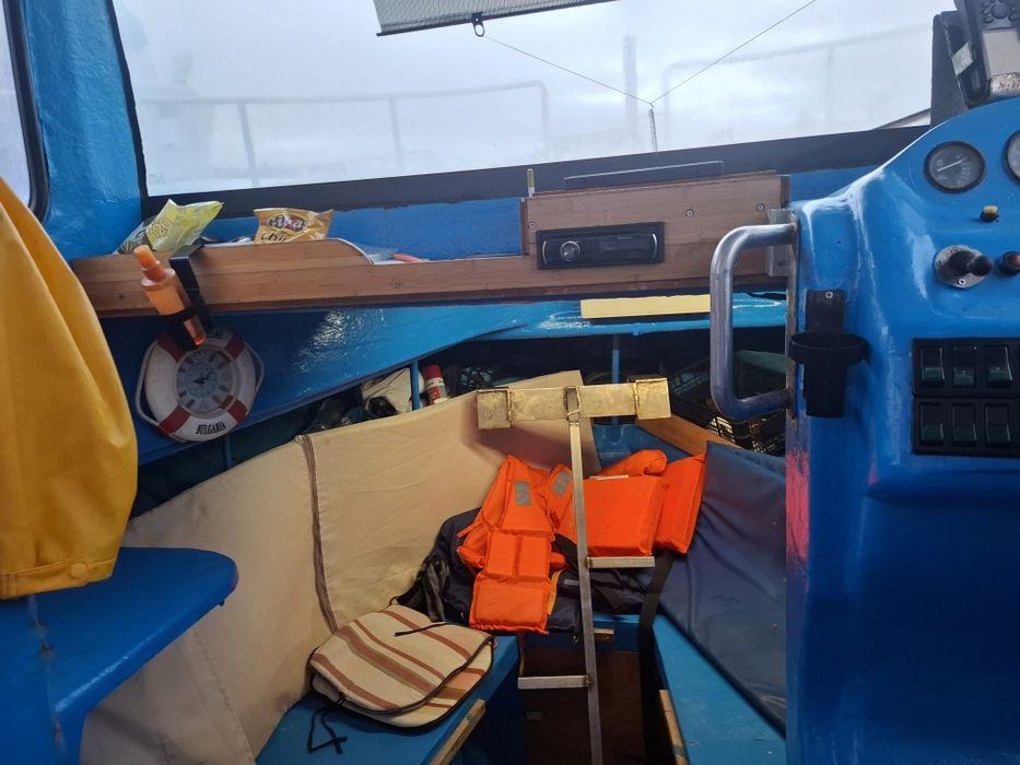 Продавам лодка за разходка или риболов