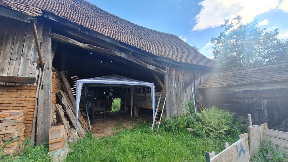 Sura de vanzare lemn si caramida