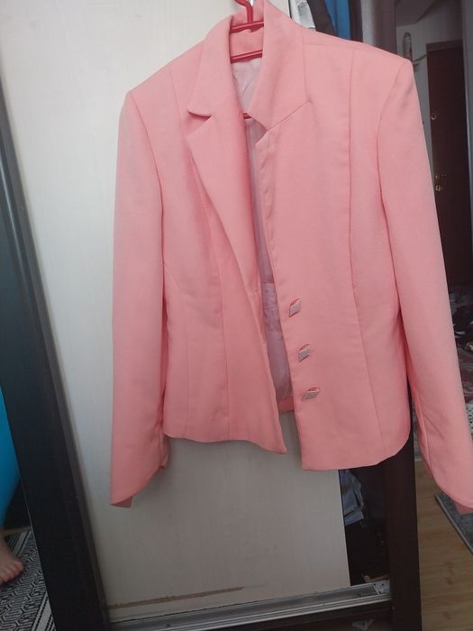 Vând haine purtate în stare foarte buna