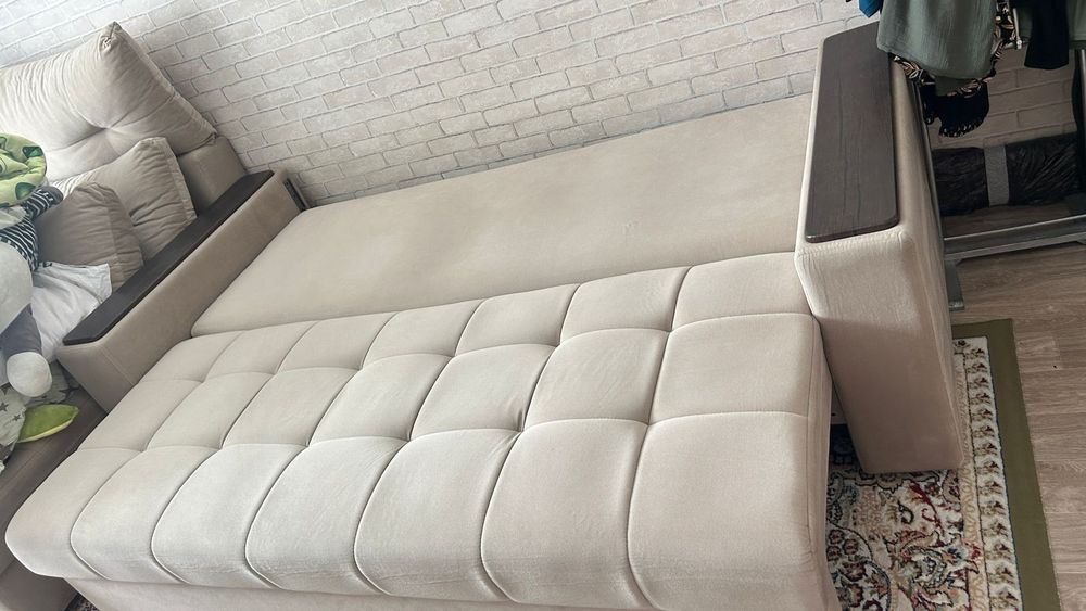 Диван угловой отличный