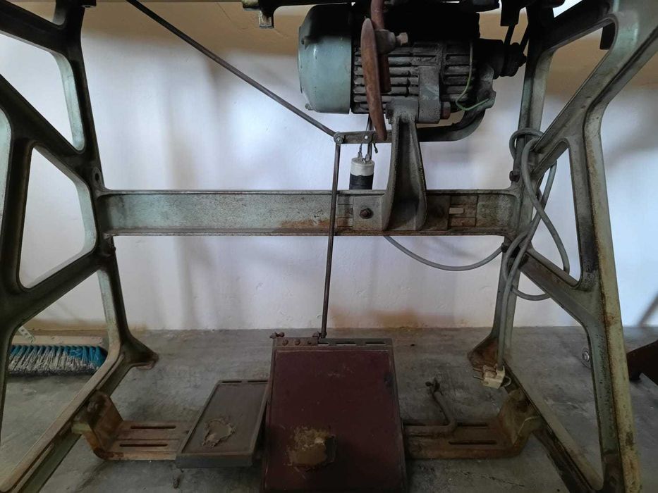 Masina de cusut paff