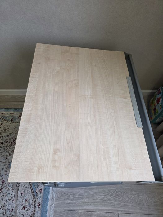 Стол- трансфомер для школьника.