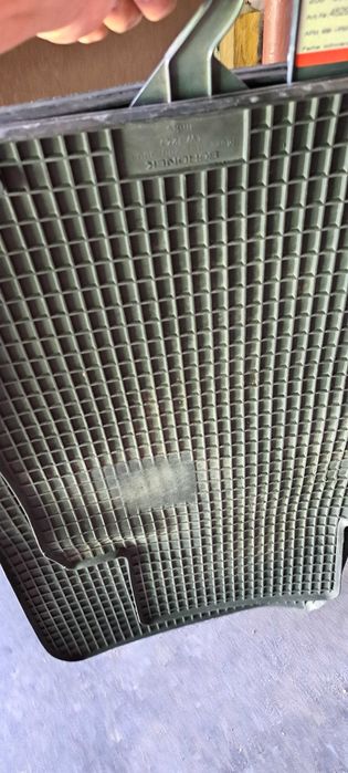 Коврики б/у на  124