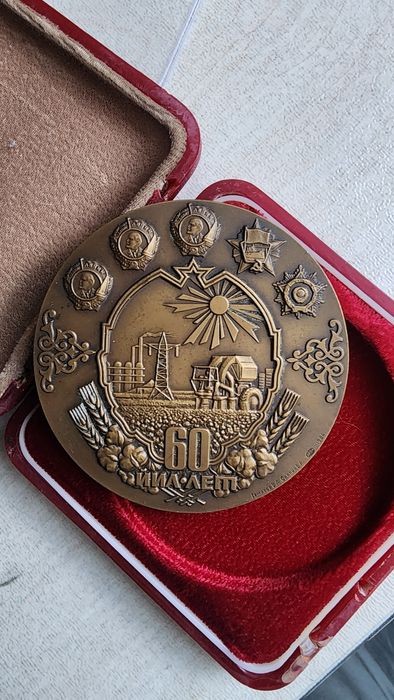 Тарелка с Амир Тимуром из серебра.925.