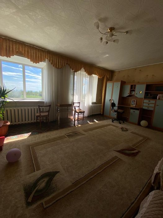 Продаётся двухэтажный дом.