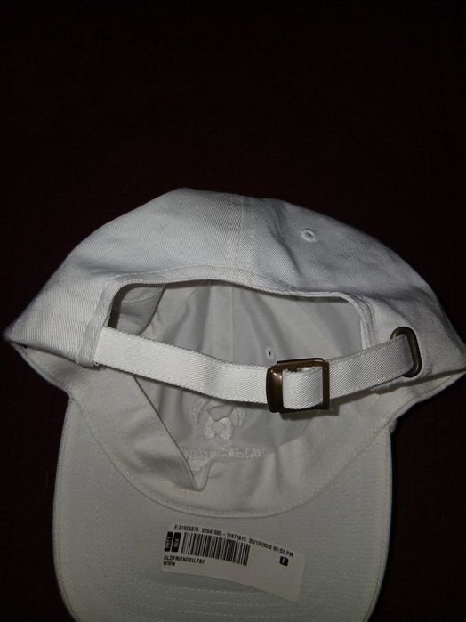 Из США, белая кепка от бренда Old Friends.