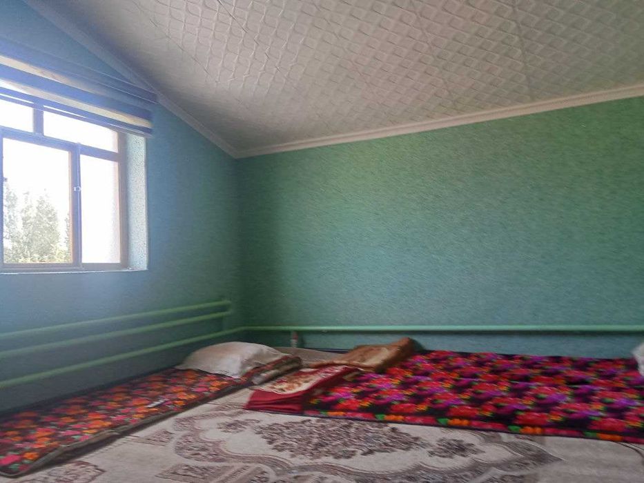 10-соток, 7-хонали ховли сотилади.