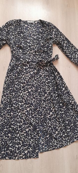 Красиви рокли размер 44