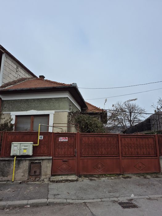 Vand casa cu teren