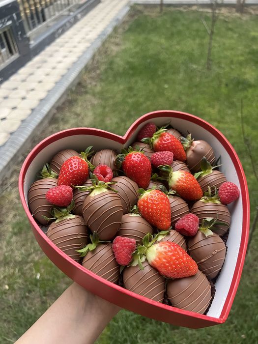 Клубника в шоколаде банан