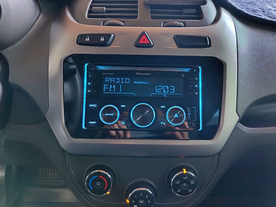 Продам автомагнитола пионер 725