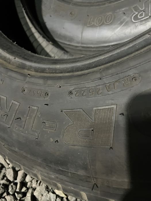 Продам пару шин Bridgestone