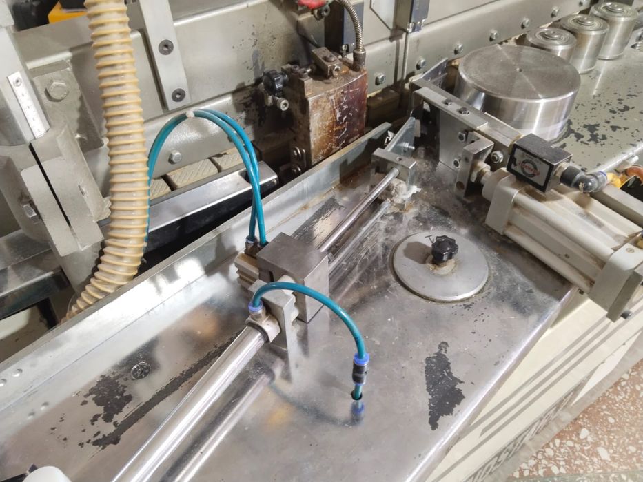 Кромкооблицовочный станок