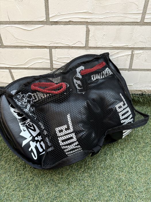 Боксов комплект с ръкавици и тренировъчни лапи