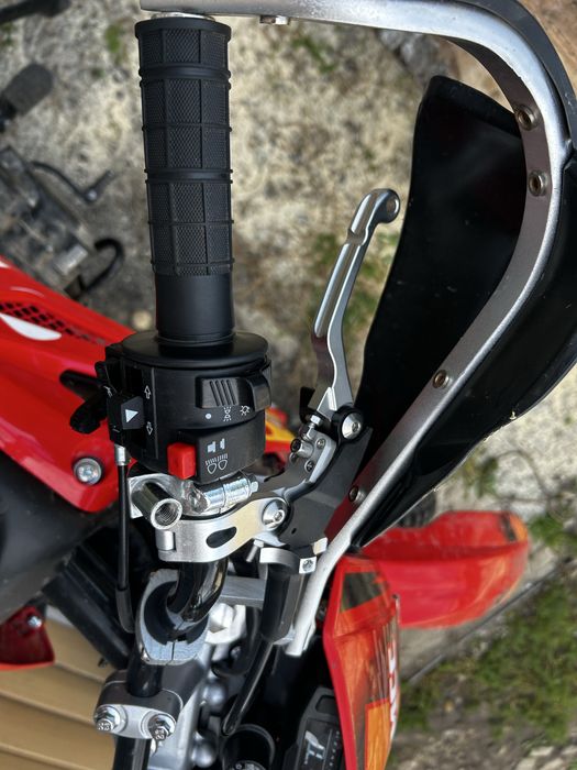 Мотоцикл эндуро.