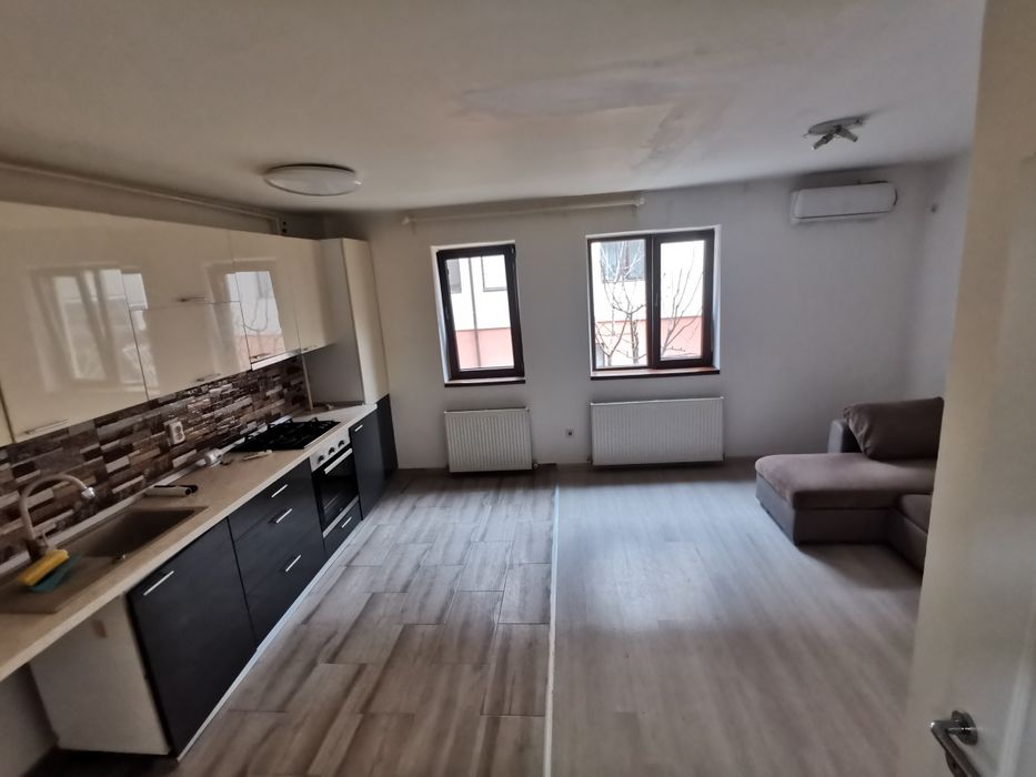 Închiriez apartament 3 camere decomandat + loc parcare zona Dobroesti , gol gata de mutat / se face contract ( Zona Pod Fundeni - Dobroesti)