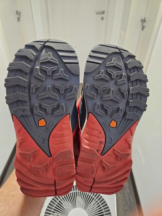 Ghete fete drumetie munte Quechua marimea 28, stare foarte buna