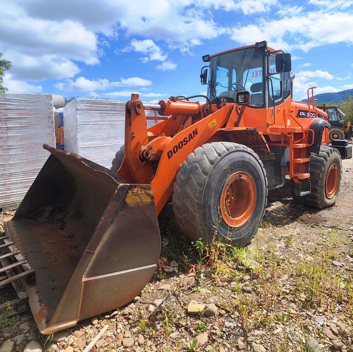 VOLA/ Încărcător Frontal DOOSAN DL 300 - Doar 8.800 Ore Reale