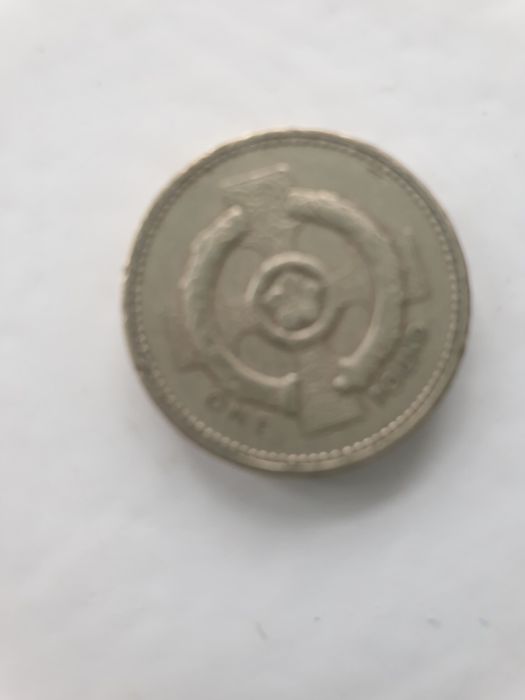 Монета 1 фунт. Англия.