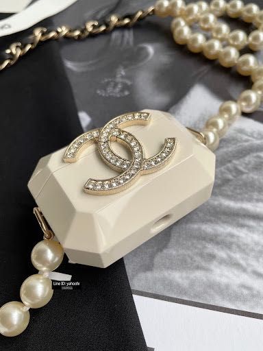 CHANEL аксесоар чантичка