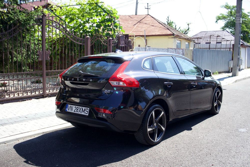 Vând autoturism Volvo V40