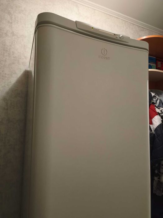 Холодильник Indesit