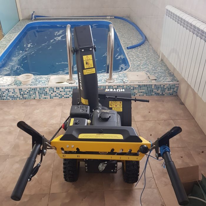 Продам снегоуборщик Huter