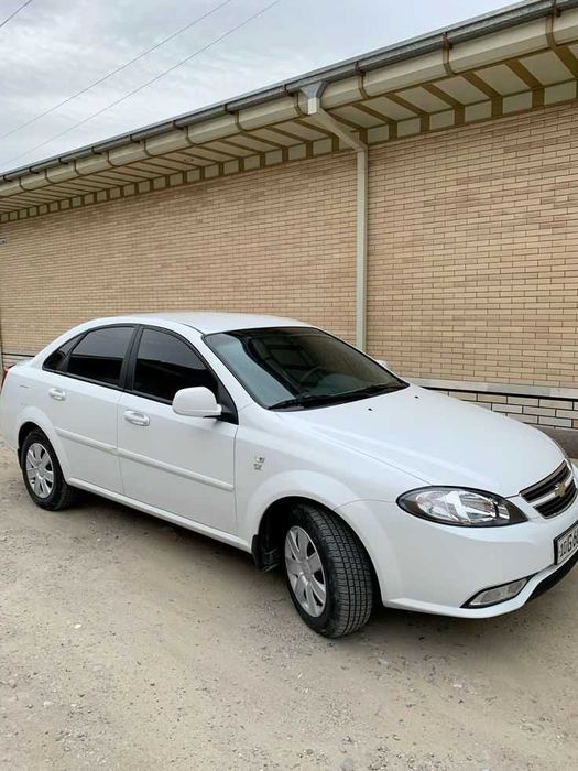 Jentra moshinasi sotiladi