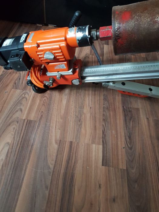 Mașină de carotat golz gbm 25 și  stativ sd 250.