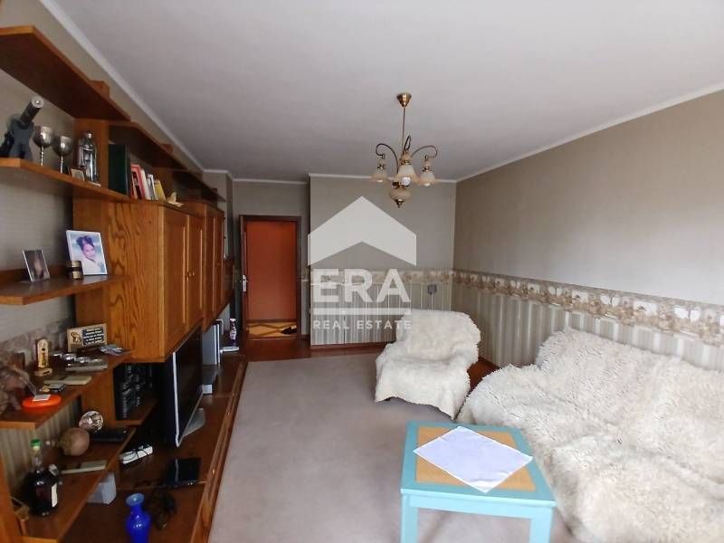 Продава се Тристаен апартамент в Плевен, Сторгозия - 100 кв.м за 1599 €/кв.м - Снимка #2