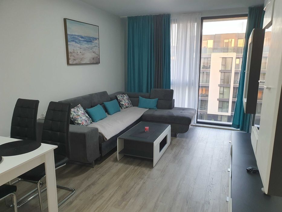 Дава се под наем Двустаен апартамент в к.к. Св.Св. Константин и Елена - 50 кв.м за 650 € - Снимка #1