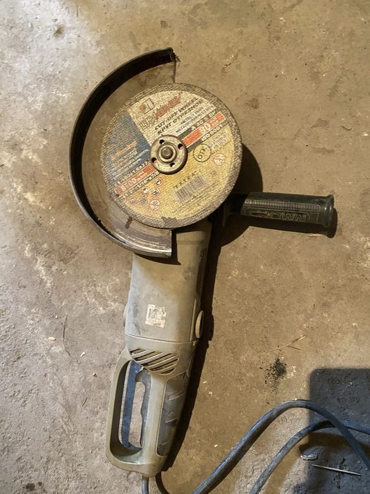 Балгарка crown  в рабочем состояний