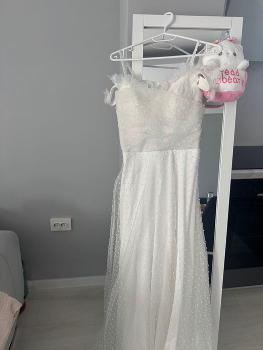 Бяла официална рокля